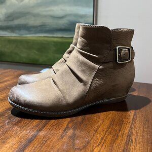 Dansko Lia Hidden Wedge Burnished Nubuck Leather Bootie - EU39 (US W8.5 - 9)